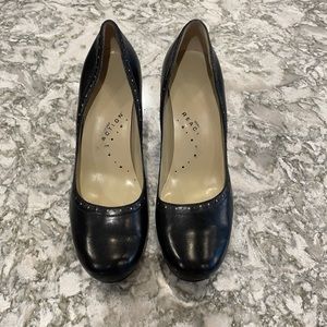 Kenneth Cole Reaction black leather 3in heels